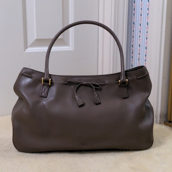 Anya Hindmarch Handbags - Anya Hindmarch taupe leather shoulder bag EUC
